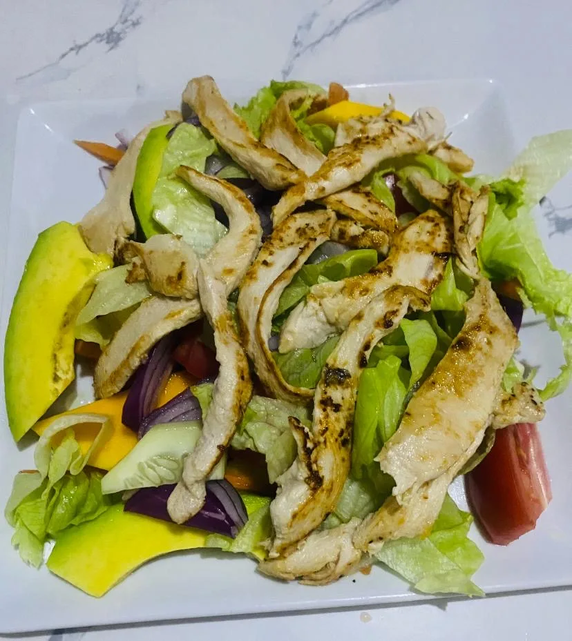 Grilled chicken and avocado salad